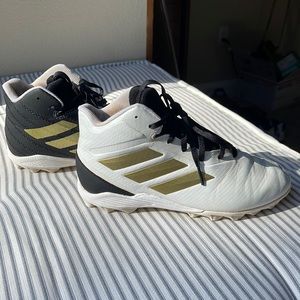 Boys size 5 Adidas baseball cleats